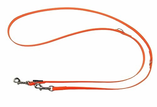 Orange Hundeleine mit Metallverschlüssen.