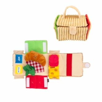 Plüsch-Picknick-Set mit Brotscheiben, Käse und Marmelade.